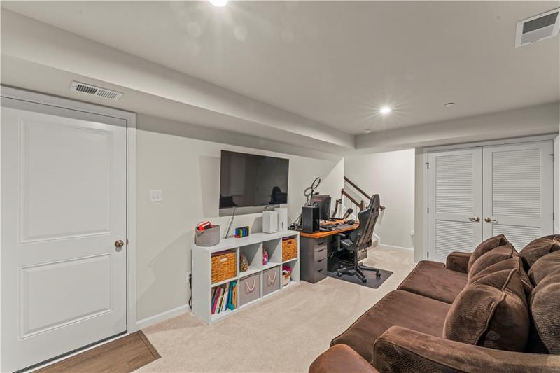 Gameroom - 484 Greenwood Dr