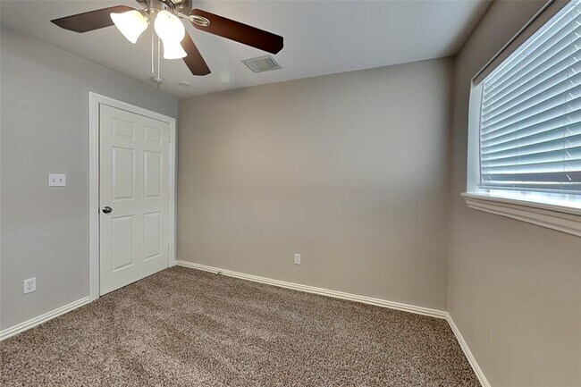 Building Photo - 10103 Golden Meadow Dr
