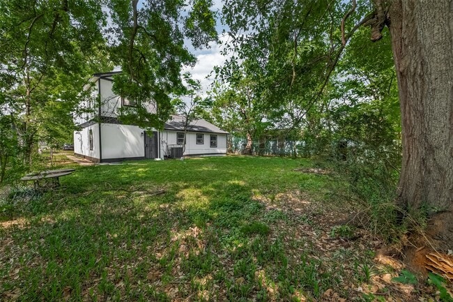 Building Photo - 5830 Southlea St