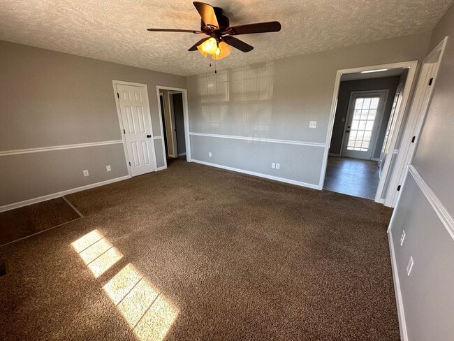 Building Photo - 1009 Bobcat Dr