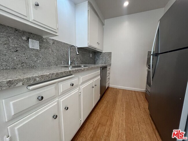 Building Photo - 11937 Darlington Ave