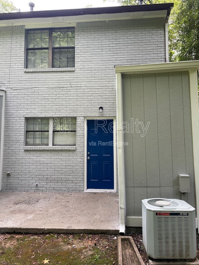 Building Photo - 120 Meadowbrook Ct