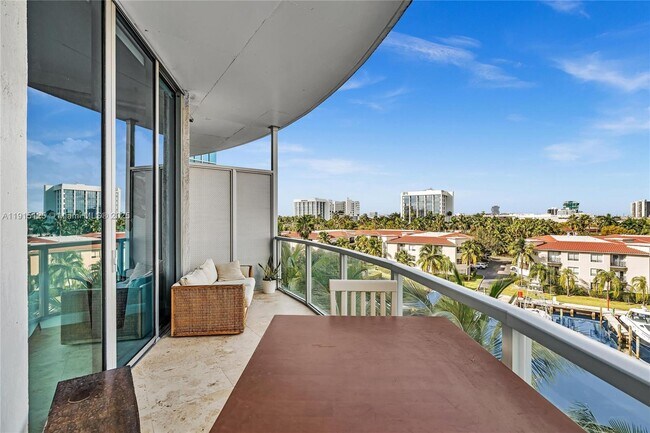 Building Photo - 3029 NE 188th St