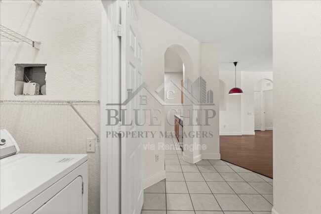 Building Photo - 6402 Cava Alta Dr