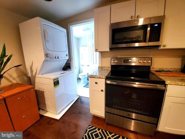 Building Photo - 600 S Washington St