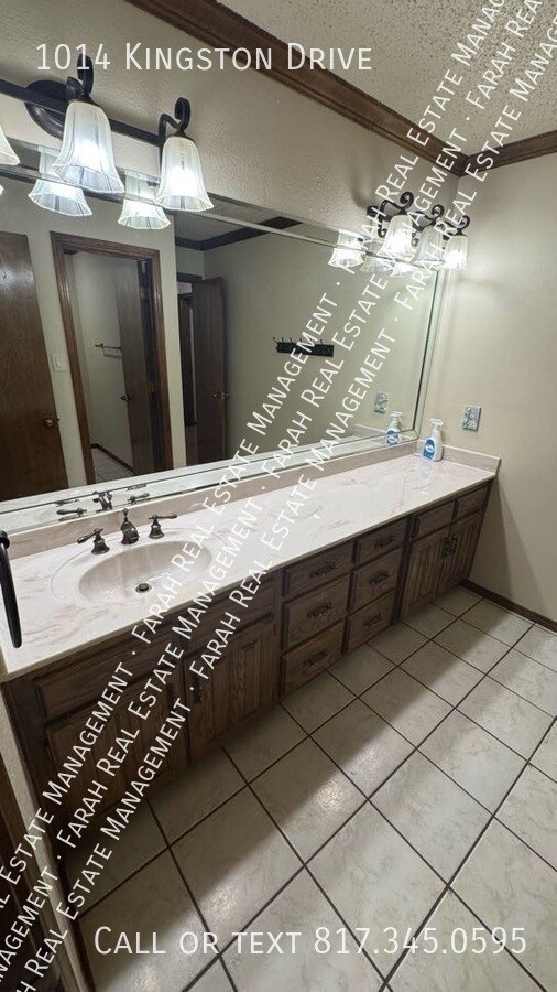 Building Photo - 1014 Kingston Dr