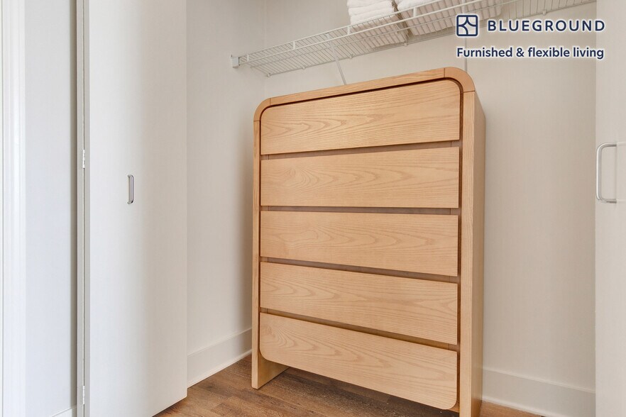 Building Photo - 300 N Canal St