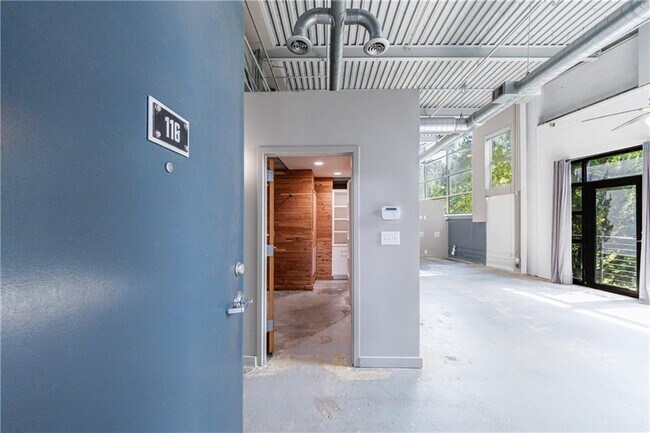 Building Photo - 400 Village Pkwy