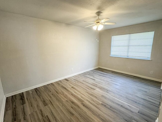 Building Photo - 102 Tanglewood Dr