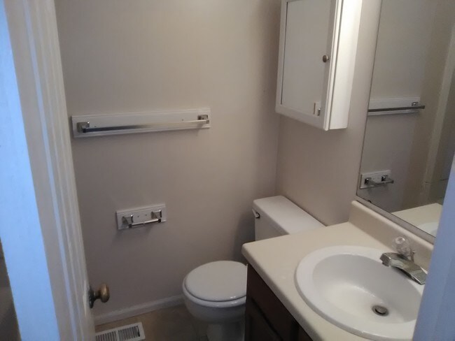 Building Photo - 355 W Oak Ave