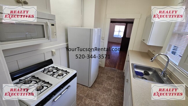 Building Photo - 8th Street and Euclid - 1 bedroom 1 bath r...