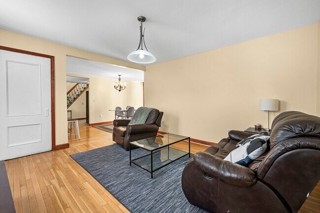 Building Photo - 50 Temple St