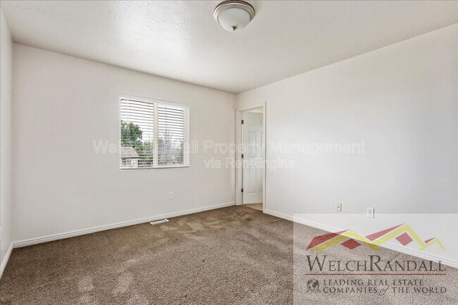 Building Photo - 1213 N Orchard Ave