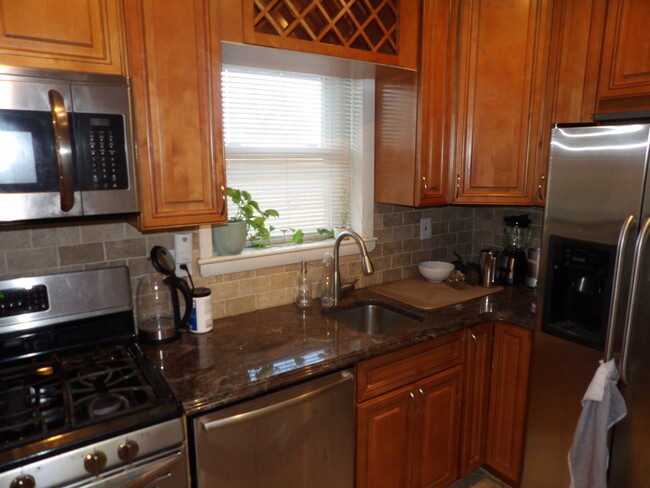 Tumbled Marble Backsplash! - 2 Westervelt Pl