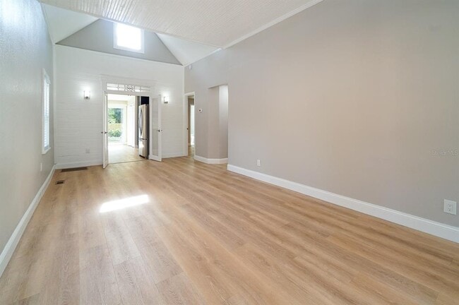 Building Photo - 437 Shine Ave