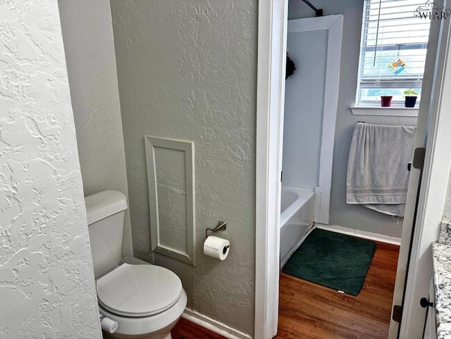 Building Photo - 2119 Selma Dr