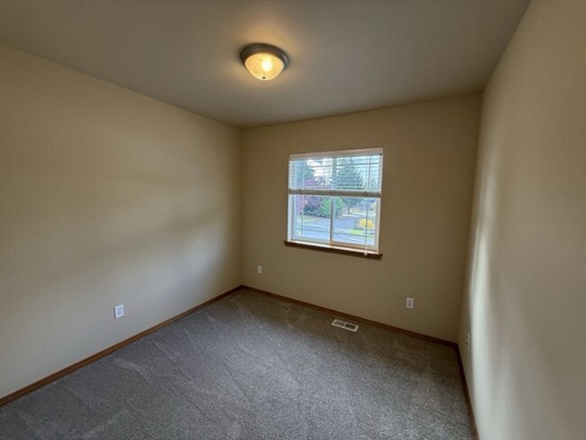 Building Photo - Spacious 5BD/3BTH Everett Home for Lease N...