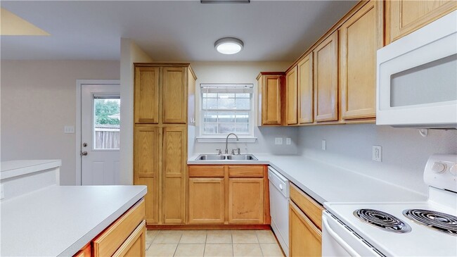 Building Photo - 3771 Oldenburg Ln