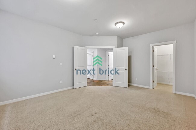 Building Photo - A spacious 4-bedroom+ 2 dens +Bonus Room a...