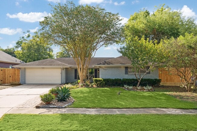 Building Photo - 11531 Gaymoor Dr