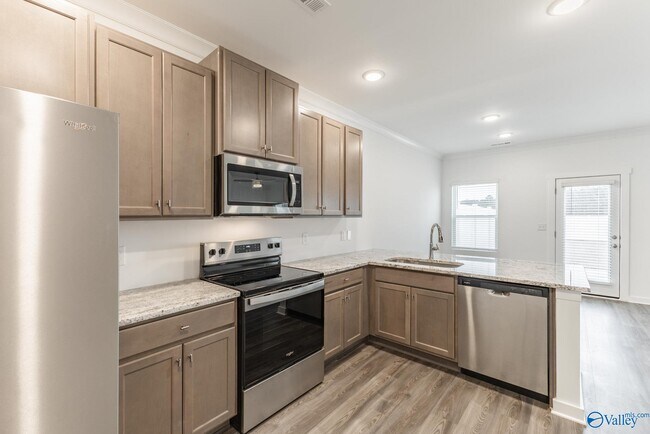 Building Photo - 7502 Discovery Pt Dr NW