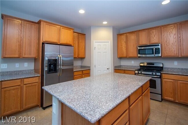 Building Photo - 6037 S Moonlight Beach