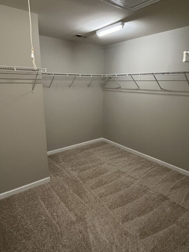 Building Photo - Great 2 Story 3 Bedroom Townhome in Stone ...
