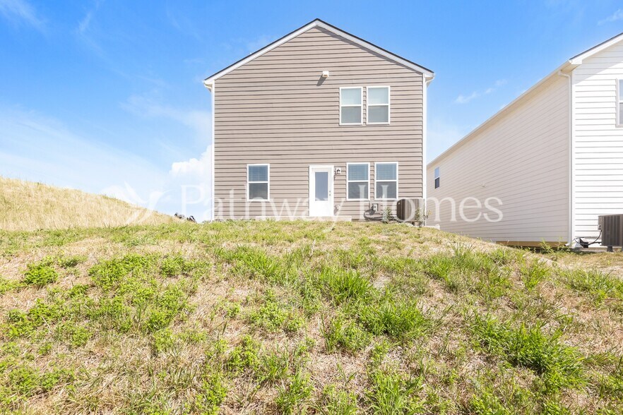 Building Photo - 209 Wild Daisy Wy