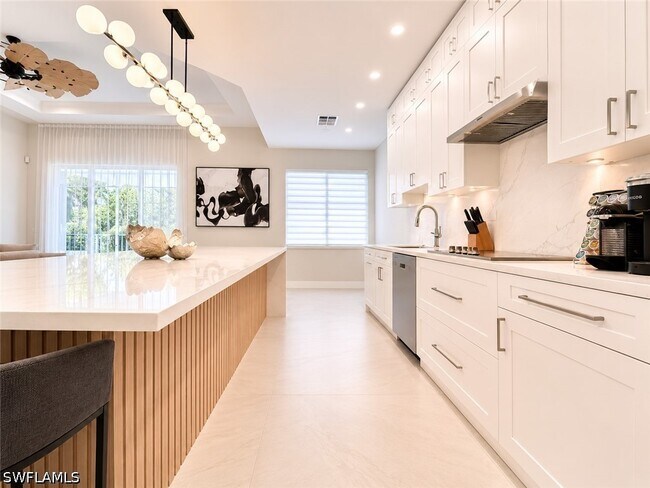 Building Photo - 12667 Biscayne Ct