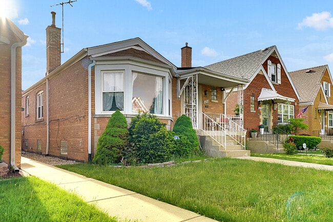 Building Photo - 6750 S Kedvale Ave