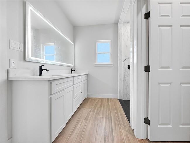 Building Photo - 6222 Sadie St