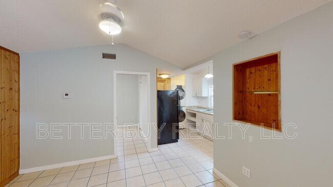 Building Photo - 300 N Church St