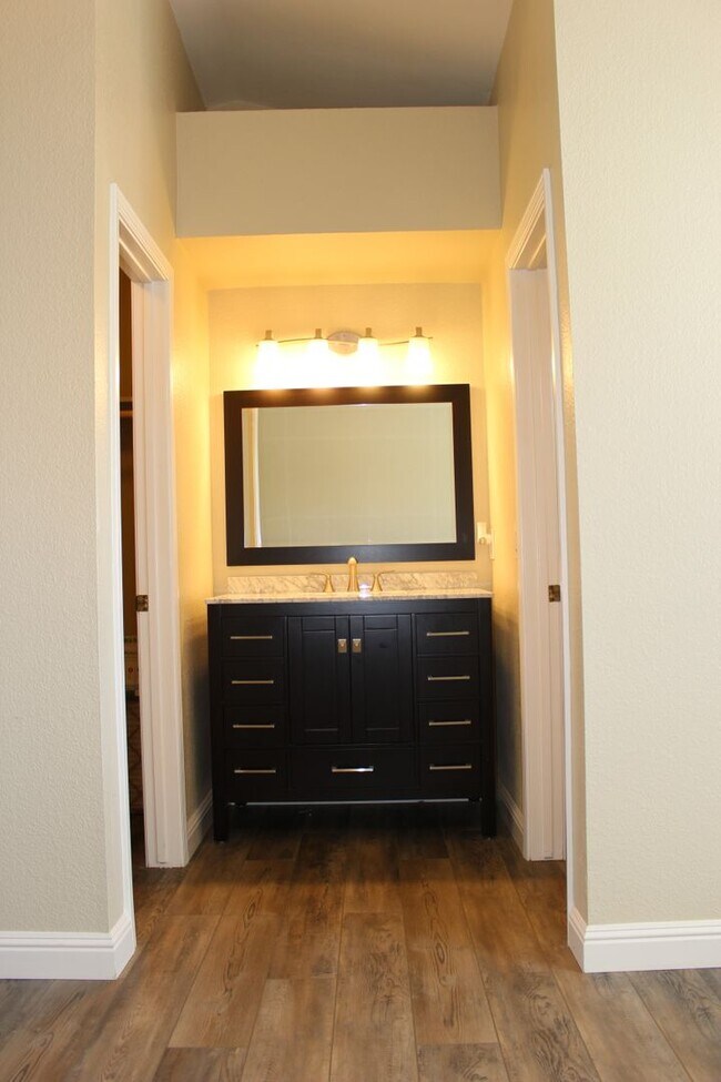 Building Photo - 2600 Brookside Dr