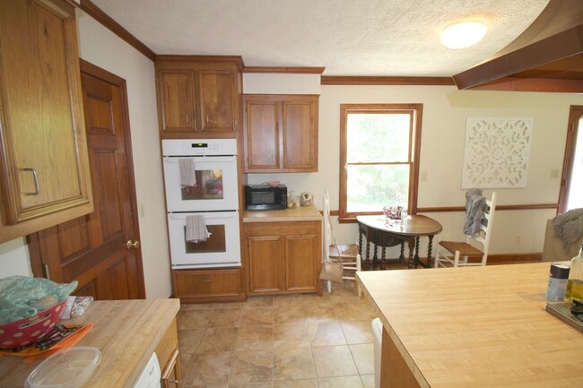 Building Photo - 2153 Southwood Rd