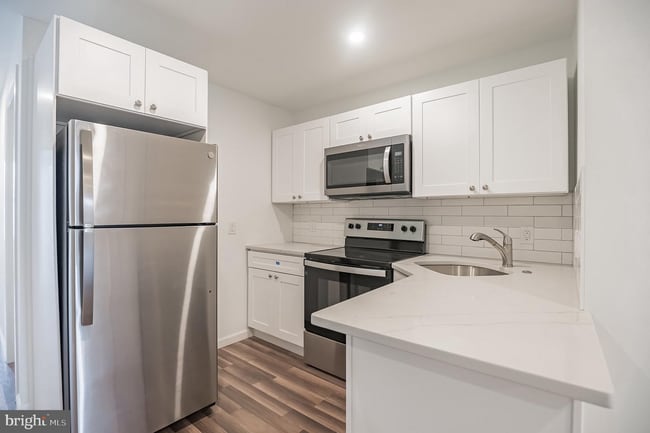 Building Photo - 2626-28 Ridge Ave