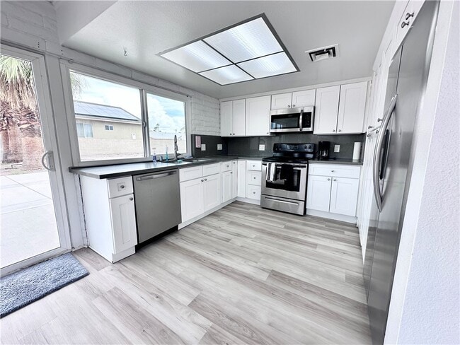 Building Photo - 1470 Riverfront Dr