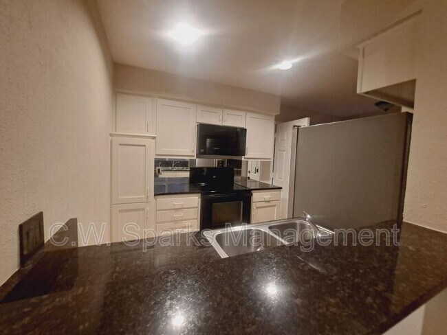 Building Photo - 3025 Westforest Dr