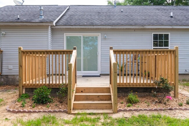Building Photo - 309 Green Oak Dr