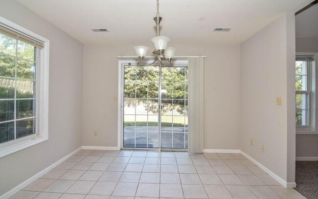 Building Photo - 1608 Apple Valley Ct