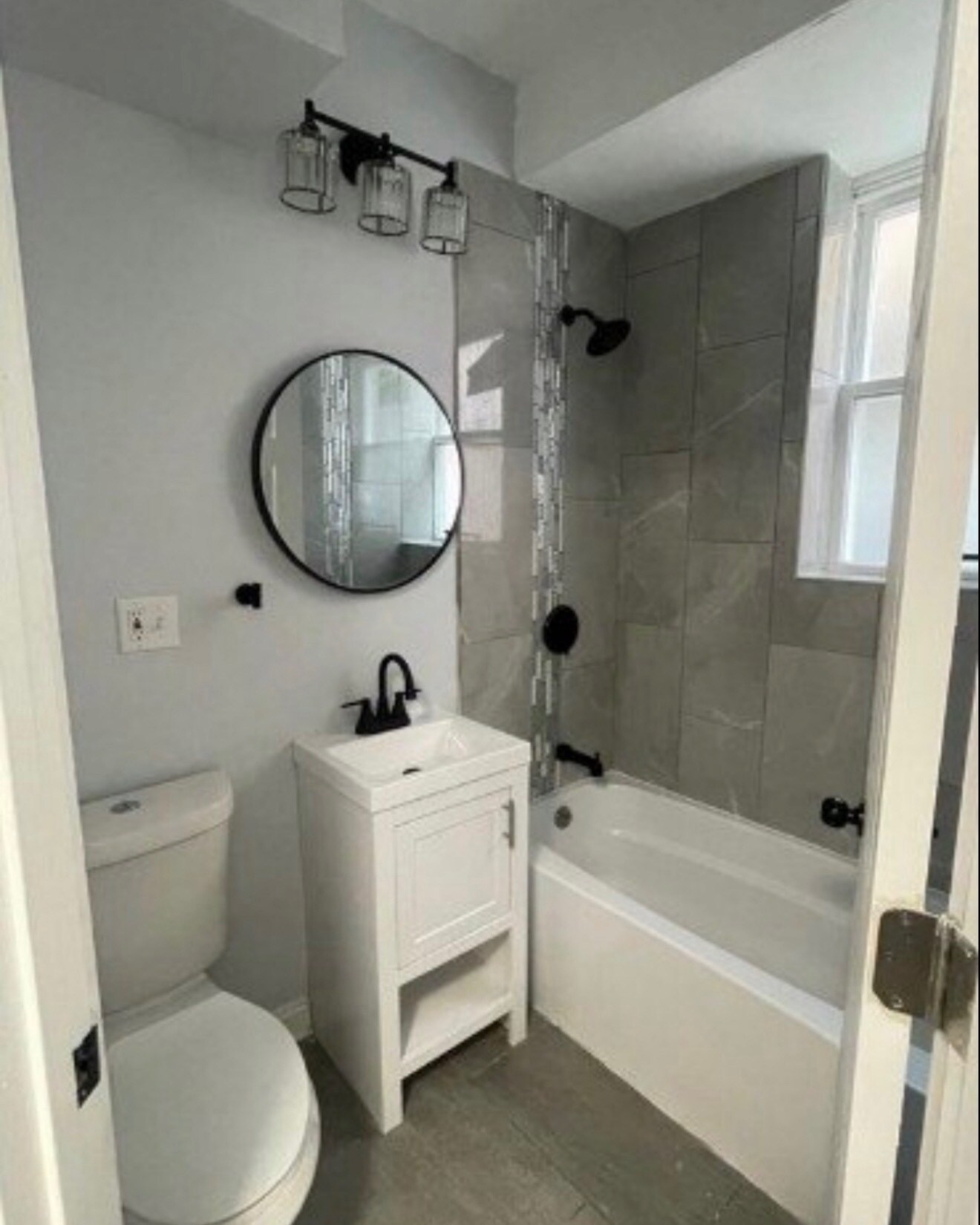 Building Photo - 7240 S Cornell Ave