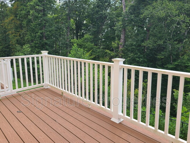 Building Photo - 316 Tree Line Dr