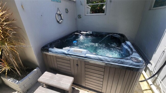 Building Photo - 831 Plover Ave