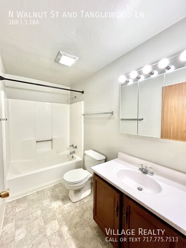 Building Photo - 492 N Walnut St