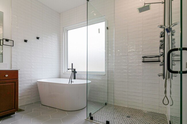 Building Photo - 808 Callahan Pl