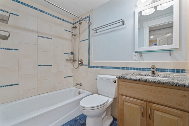 Building Photo - 15 Strathmore Rd