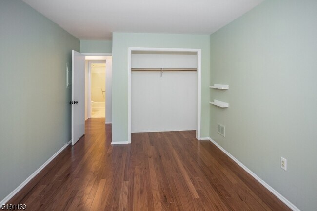 Building Photo - 41 Mt Kemble Ave