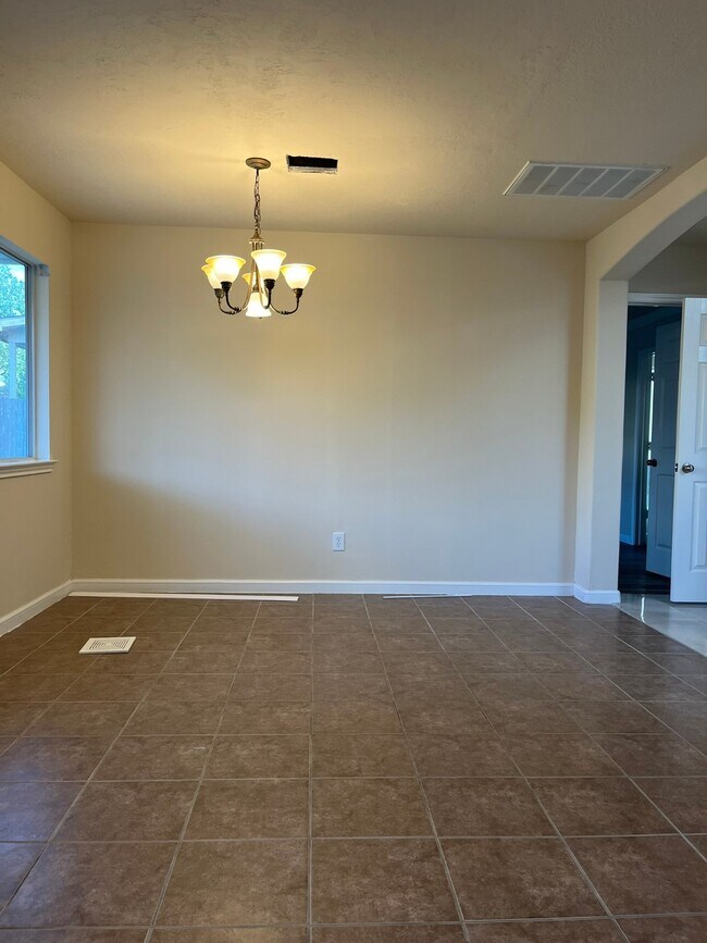 Building Photo - 21650 Falvel Sunset Ct