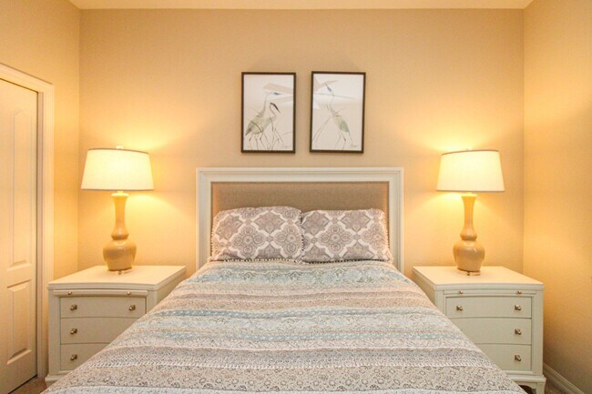 Building Photo - CALLING ALL GOLF ENTHUSIASTS ** STUNNING 2...