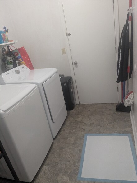 Building Photo - 418 Cart Ct