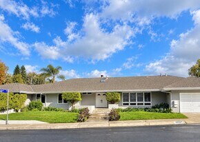Building Photo - 16972 Oak View Dr